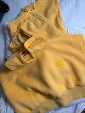 Aelfric Eden Yellow Cropped Sweatshirt & Joggers Set